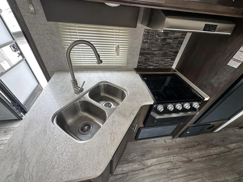 2019 Forest River Cherokee Alpha Wolf 26DBH-L, Photos photo 34