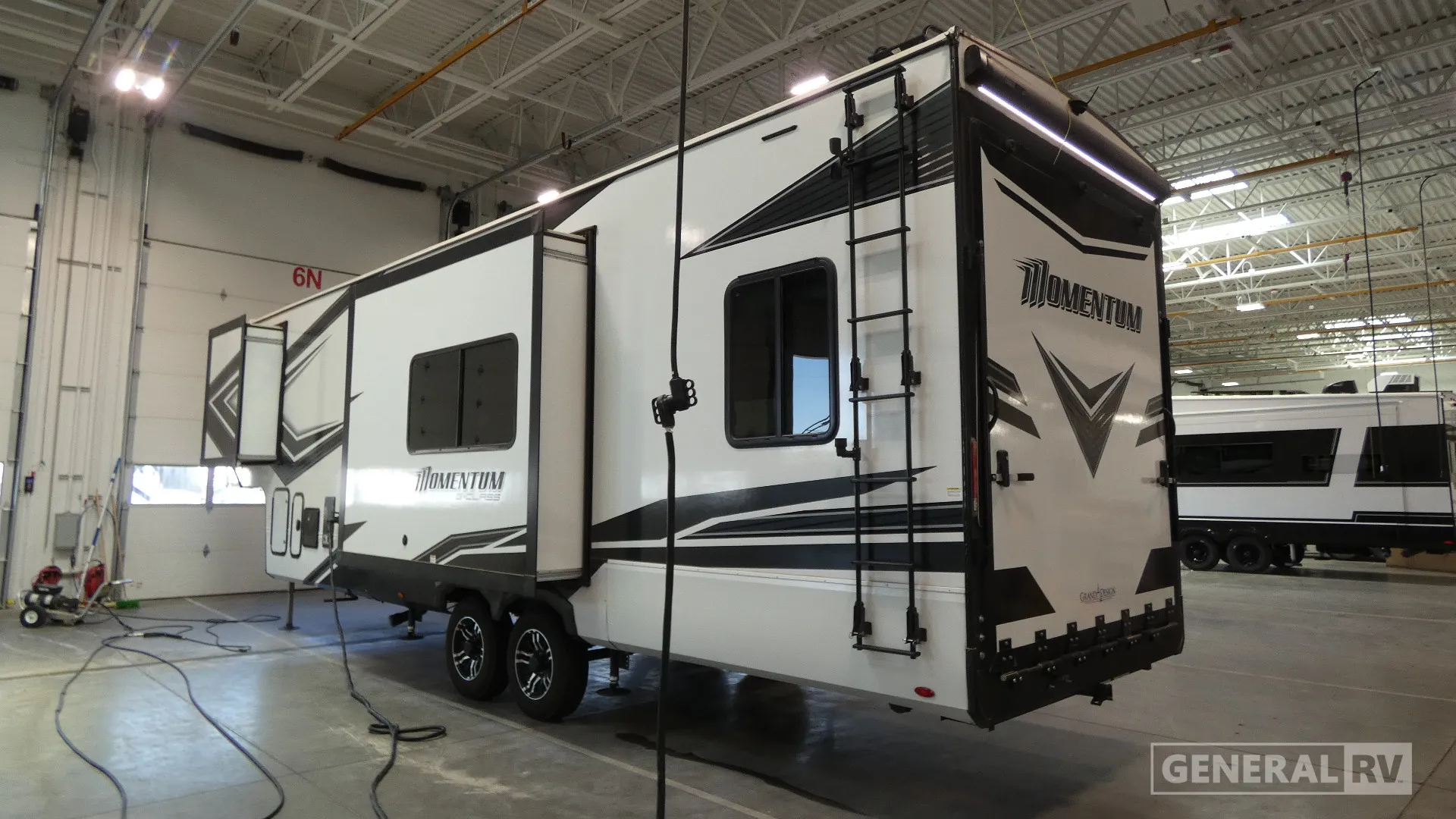 2024 Grand Design Momentum G-Class 325G - Photo 4