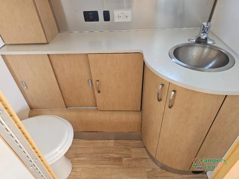 2016 Airstream Flying Cloud 25 - Photo 3