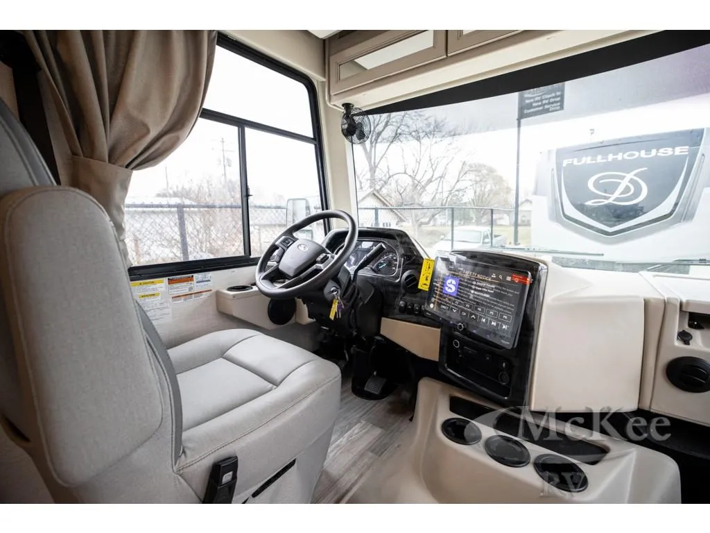 2026 Thor Motor Coach Luminate CC35 - Photo 4