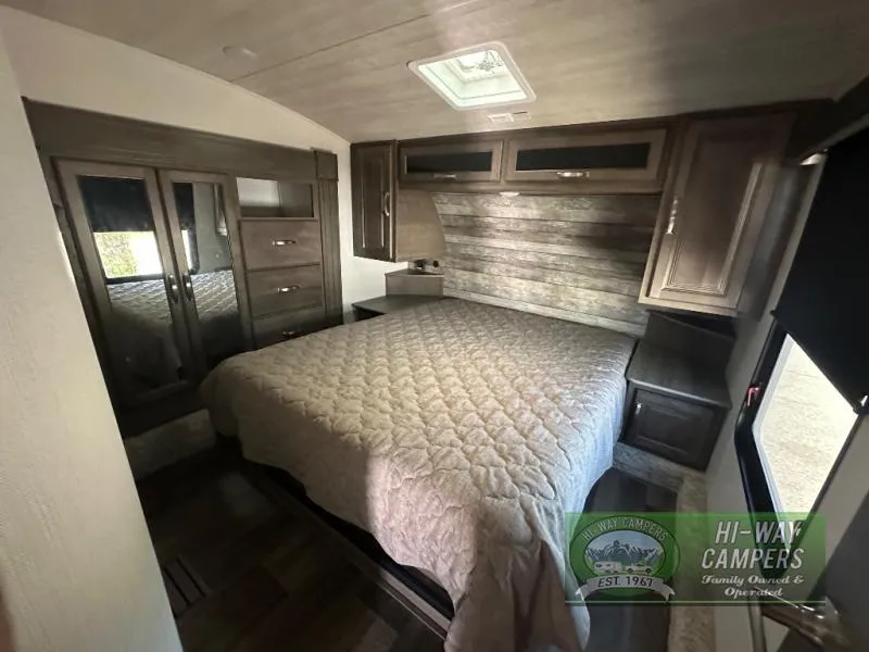 2023 Keystone RV Cougar Half-Ton 23MLE - Photo 4