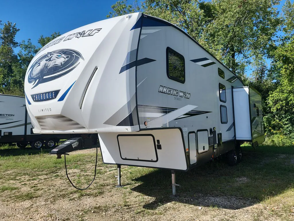 2022 Forest River Cherokee Arctic Wolf 327MB, Photos photo 3