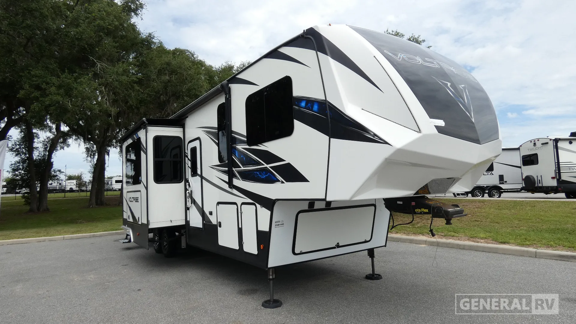 2019 Dutchmen Voltage 3615 - Photo 2