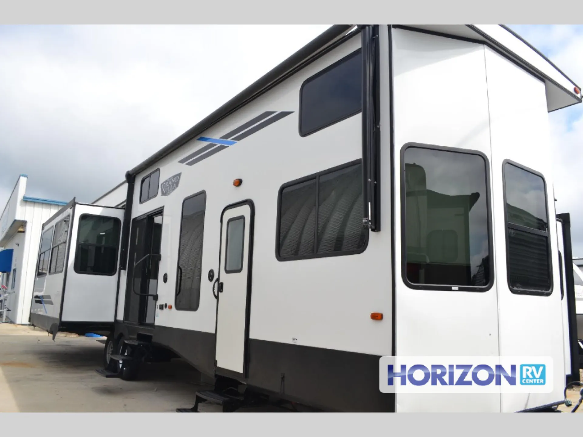 2021 Forest River Salem Grand Villa 42DL - Photo 4