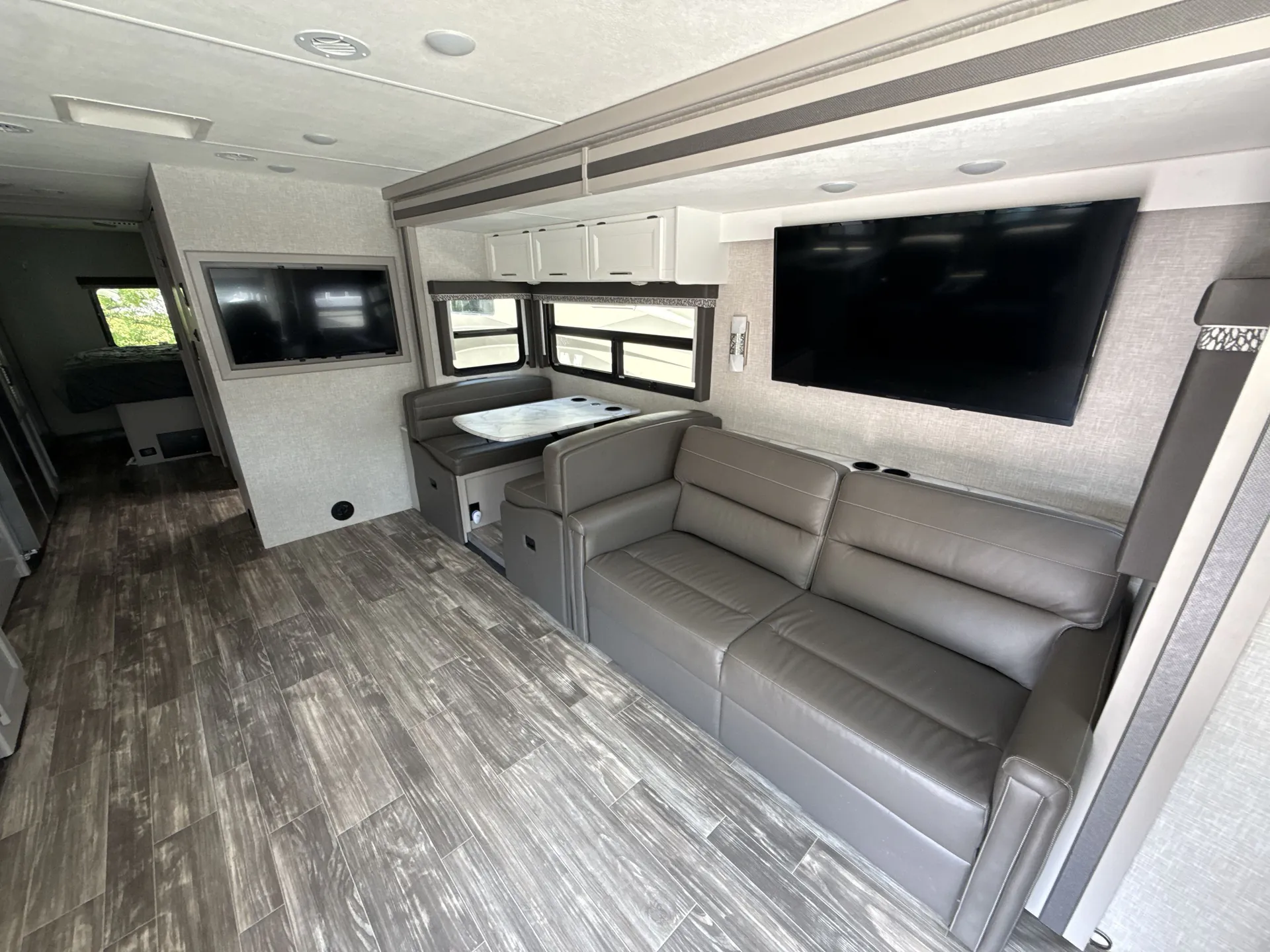 2025 Thor Motor Coach Hurricane 35R — living area main