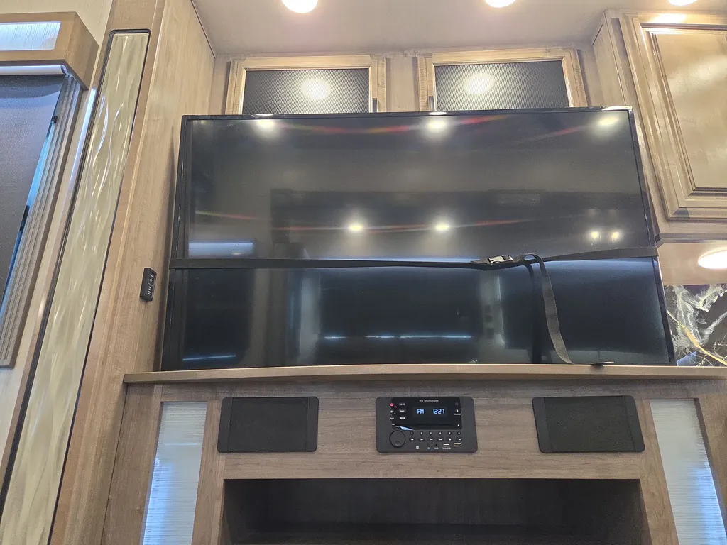 2021 Forest River Cedar Creek Champagne Edition 38EL, Photos photo 23