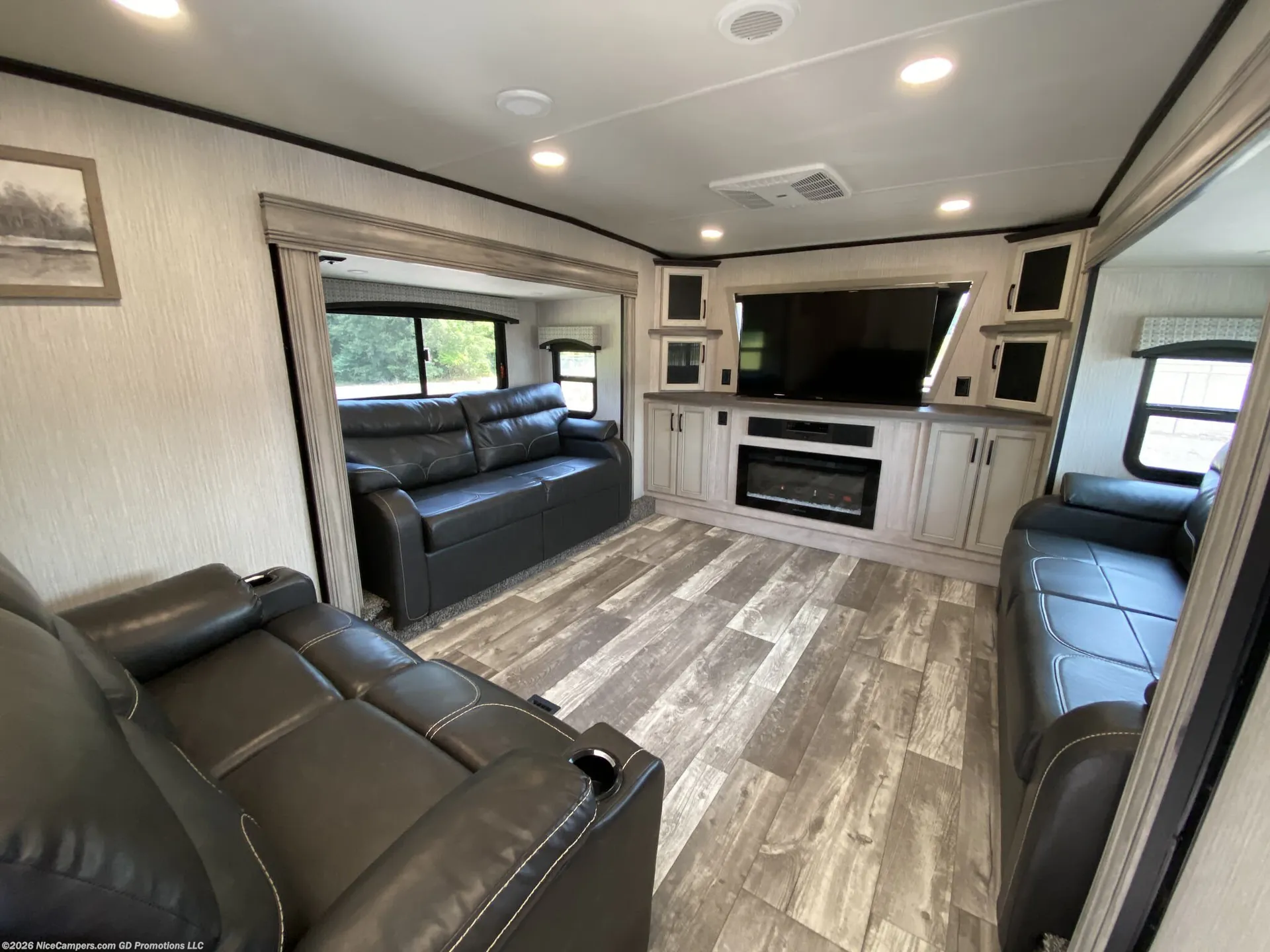 2022 Forest River Sandpiper Luxury 391FLRB - Photo 4