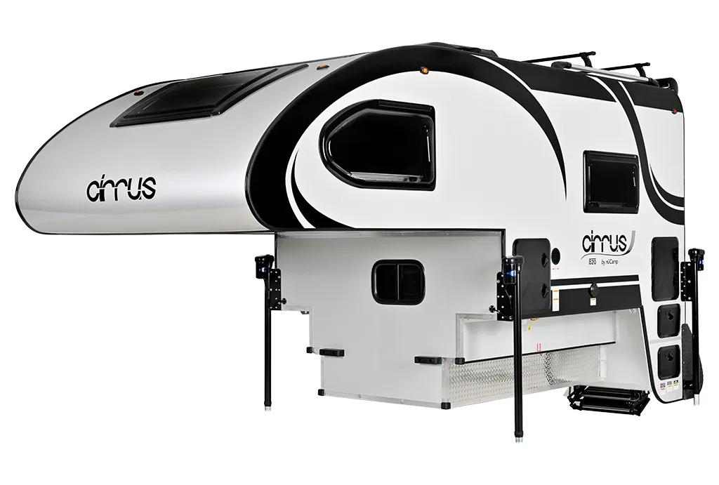 Cirrus 820 exterior