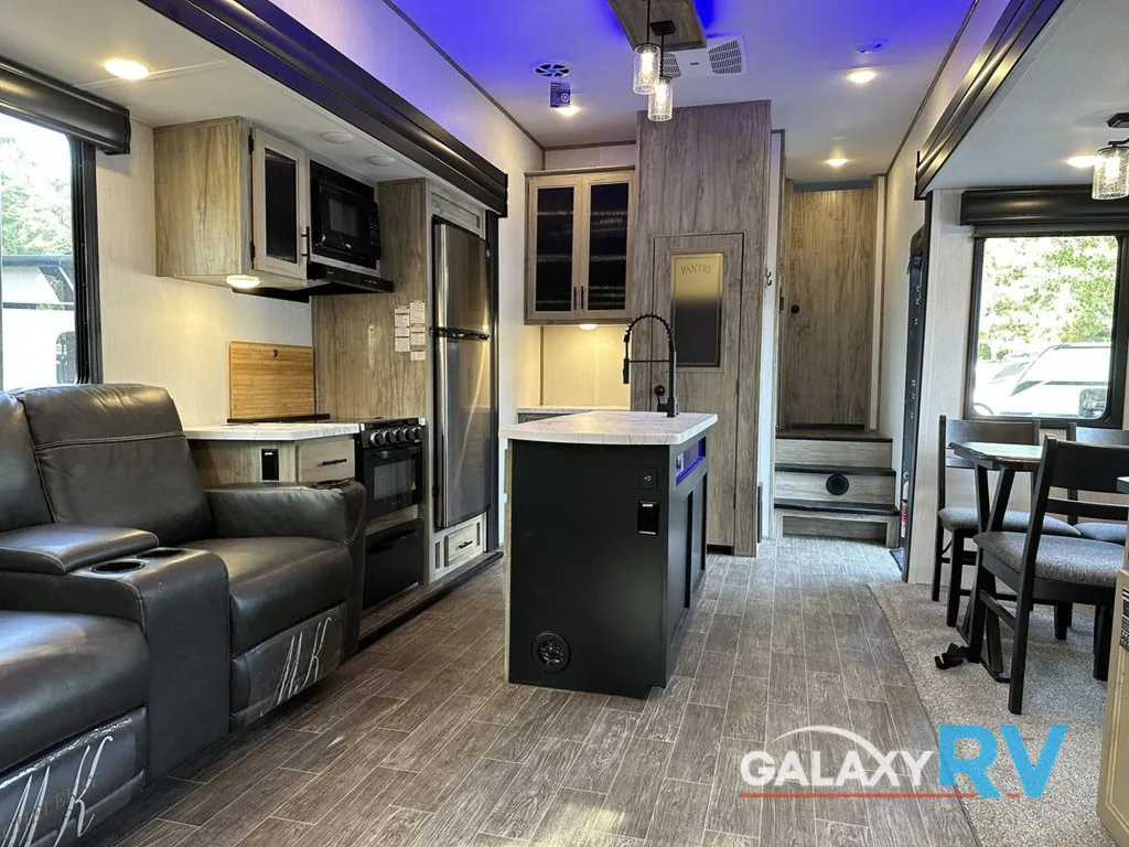 2022 Forest River Cherokee Arctic Wolf 3550 SUITE, Photos photo 19