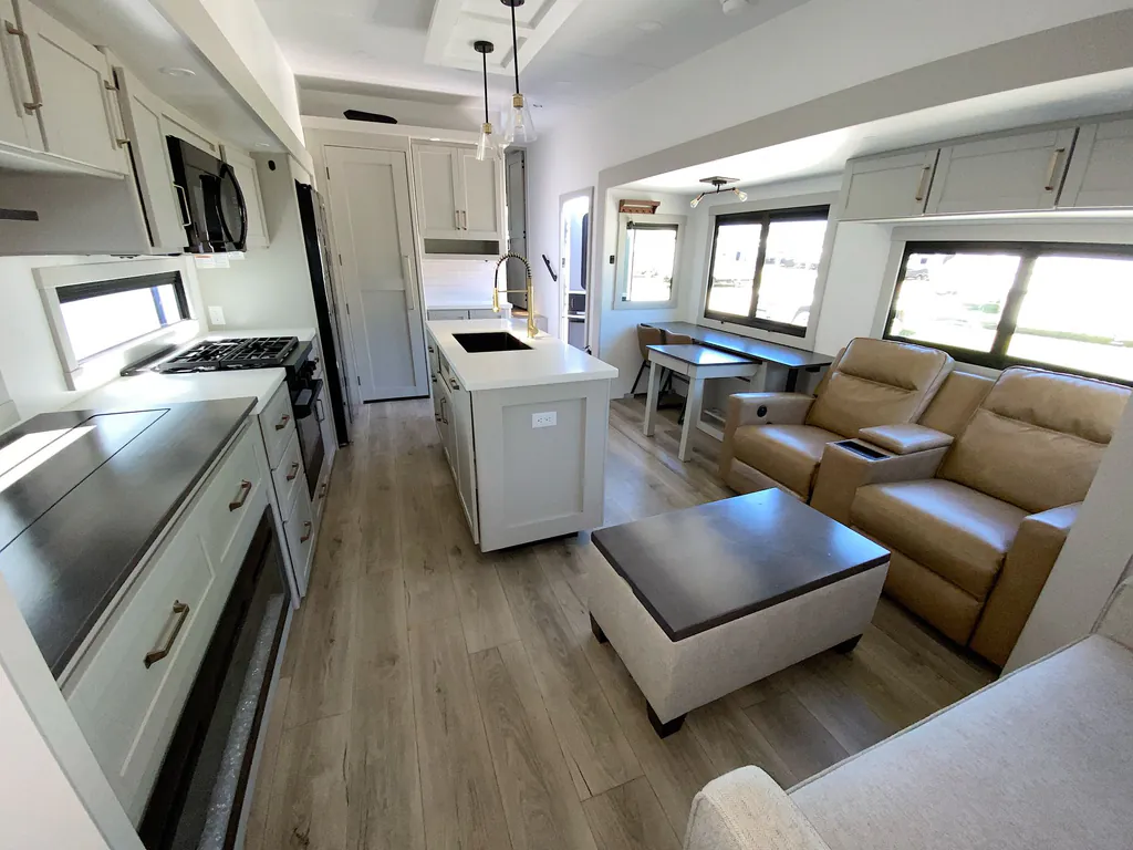 2025 Brinkley Model Z 3515, Photos photo 21