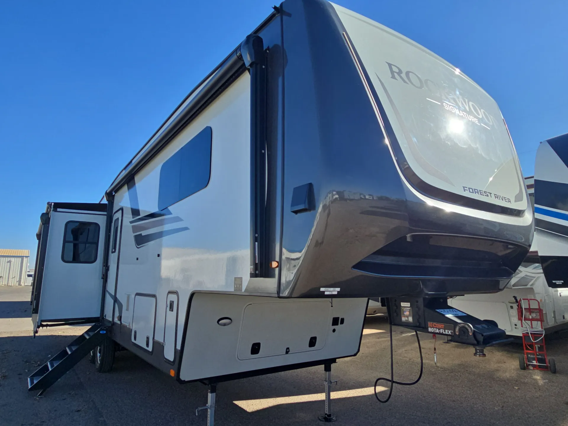 2026 Forest River Rockwood Signature 372RL - Photo 2