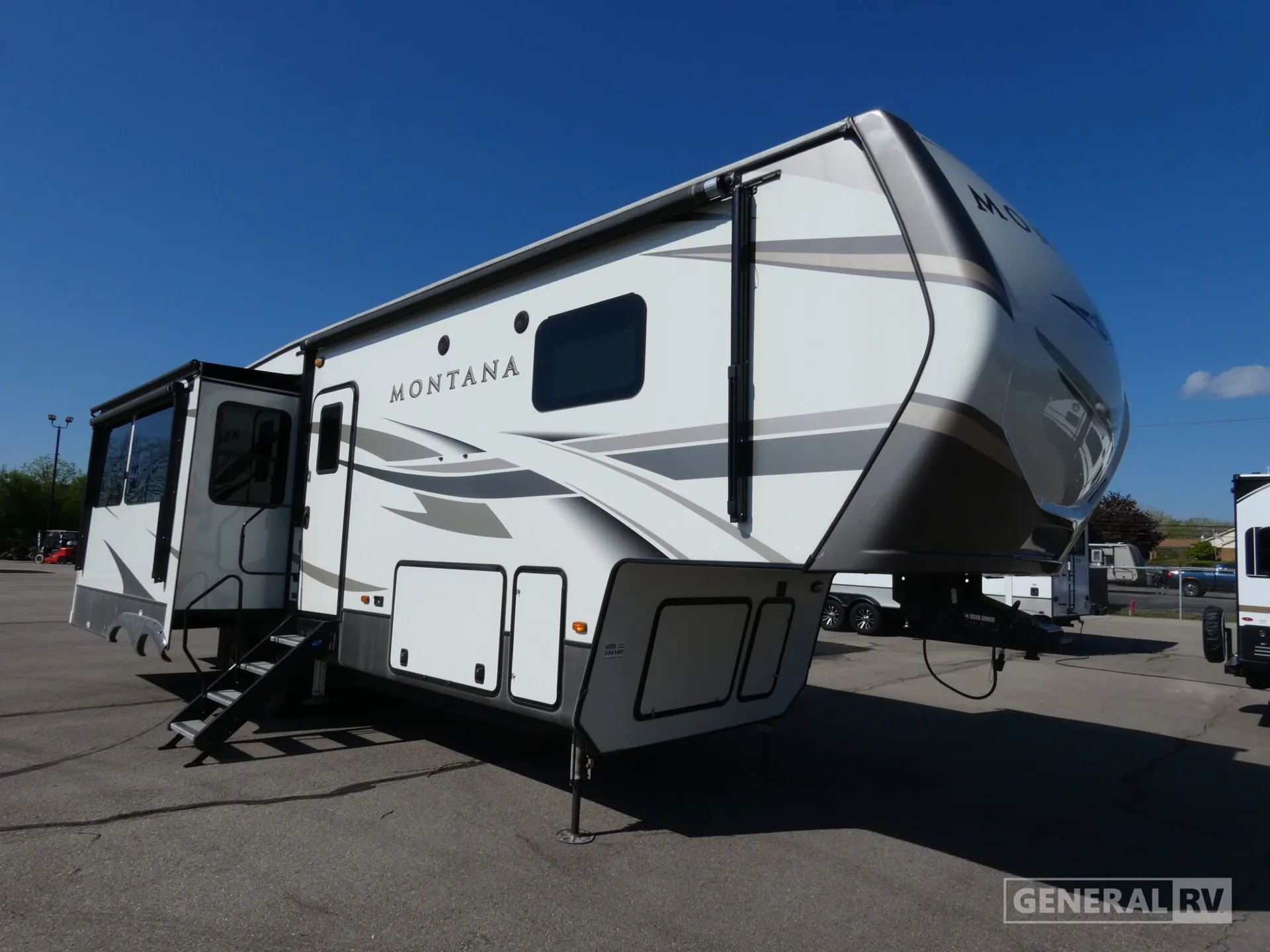 2020 Keystone Montana 3121RL - Photo 2