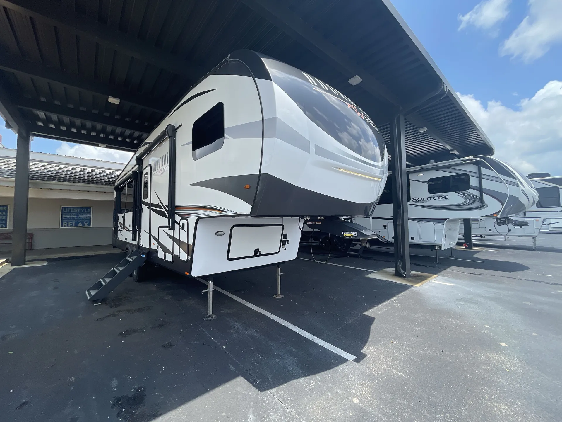 2022 Forest River Rockwood Ultra Lite 2883WS - Photo 2