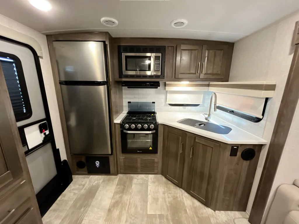 2023 Forest River Rockwood Ultra Lite 2614BS, Photos photo 12