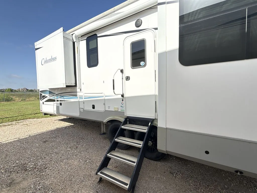 2022 Palomino Columbus 388FK dealer photo 2 from Blue Compass RV