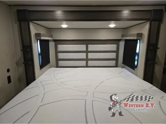 2022 Grand Design Solitude S-Class 3950BH-R - Photo 3