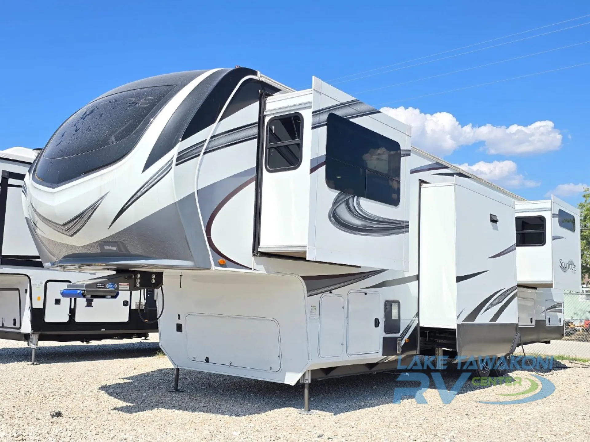 2022 Grand Design Solitude 380FL-R - Photo 2