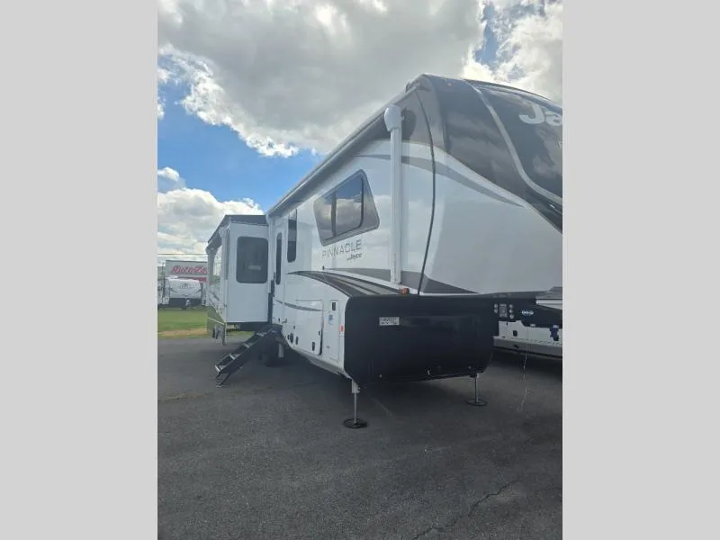 2026 Jayco Pinnacle 32RLTS - Photo 3