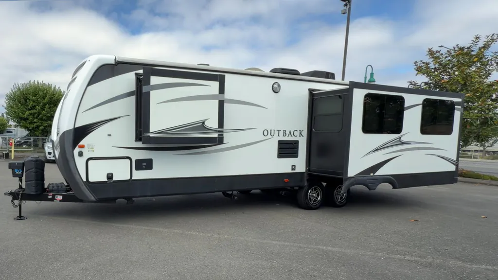 2018 Keystone Outback 298RE, Photos photo 3