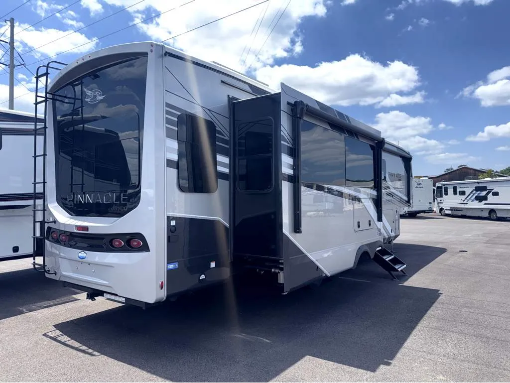2026 Jayco Pinnacle 36FBTS, Photos photo 4