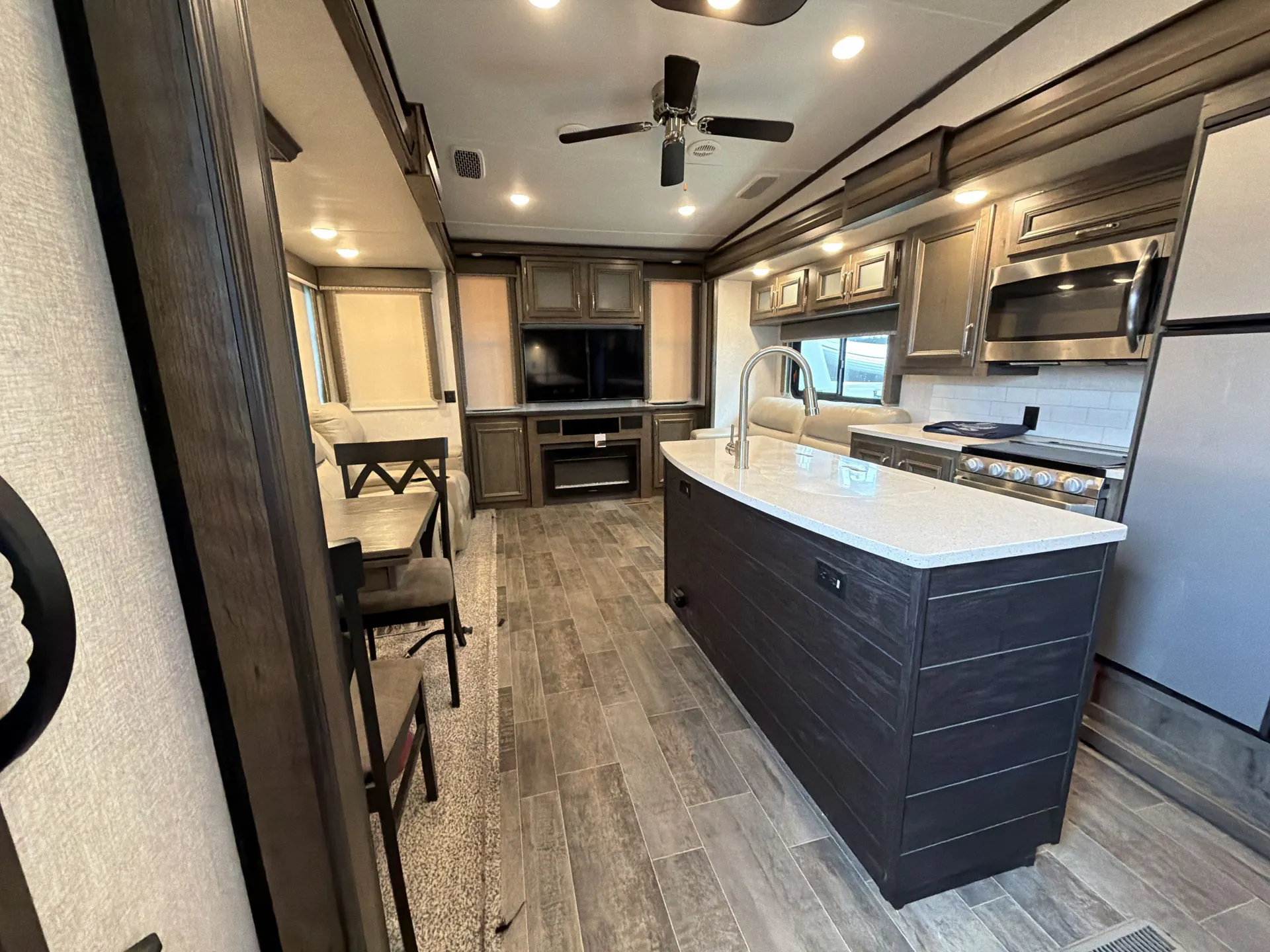 2019 Keystone Montana High Country 310RE — living area main