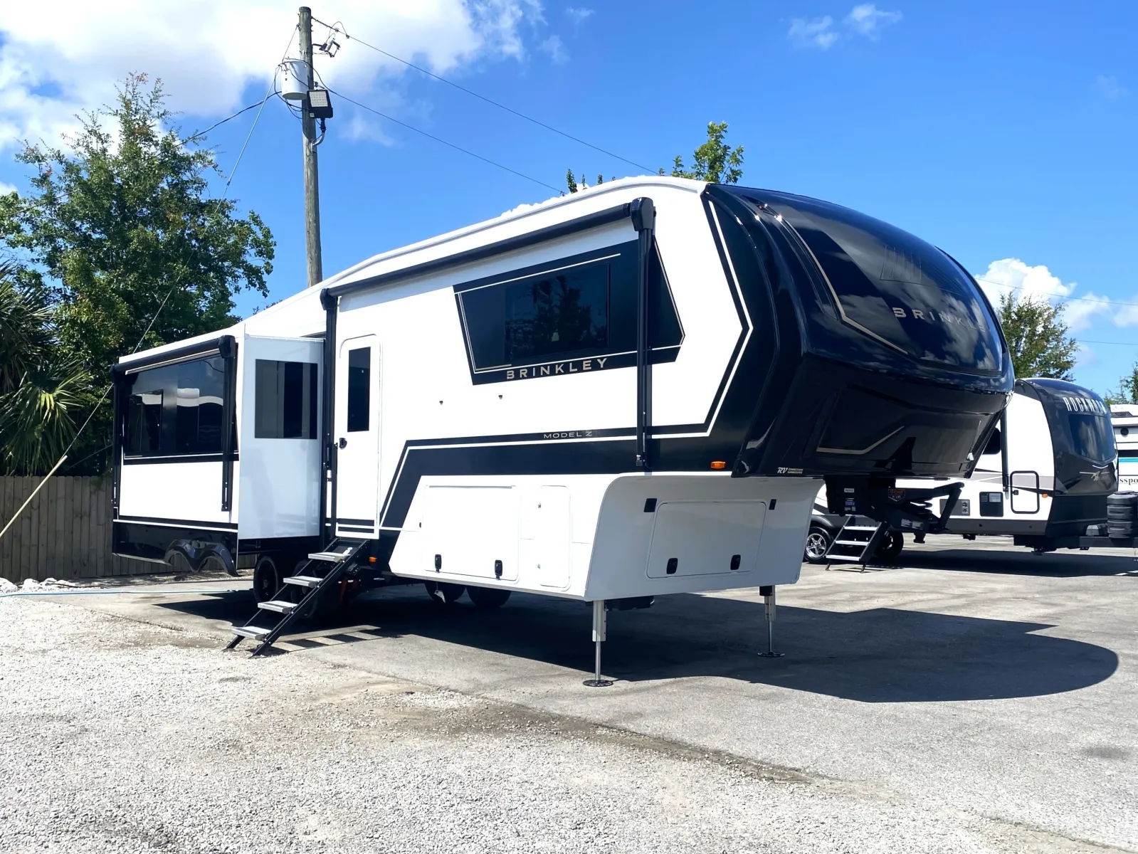 2027 Brinkley Model Z 3100 - Photo 2