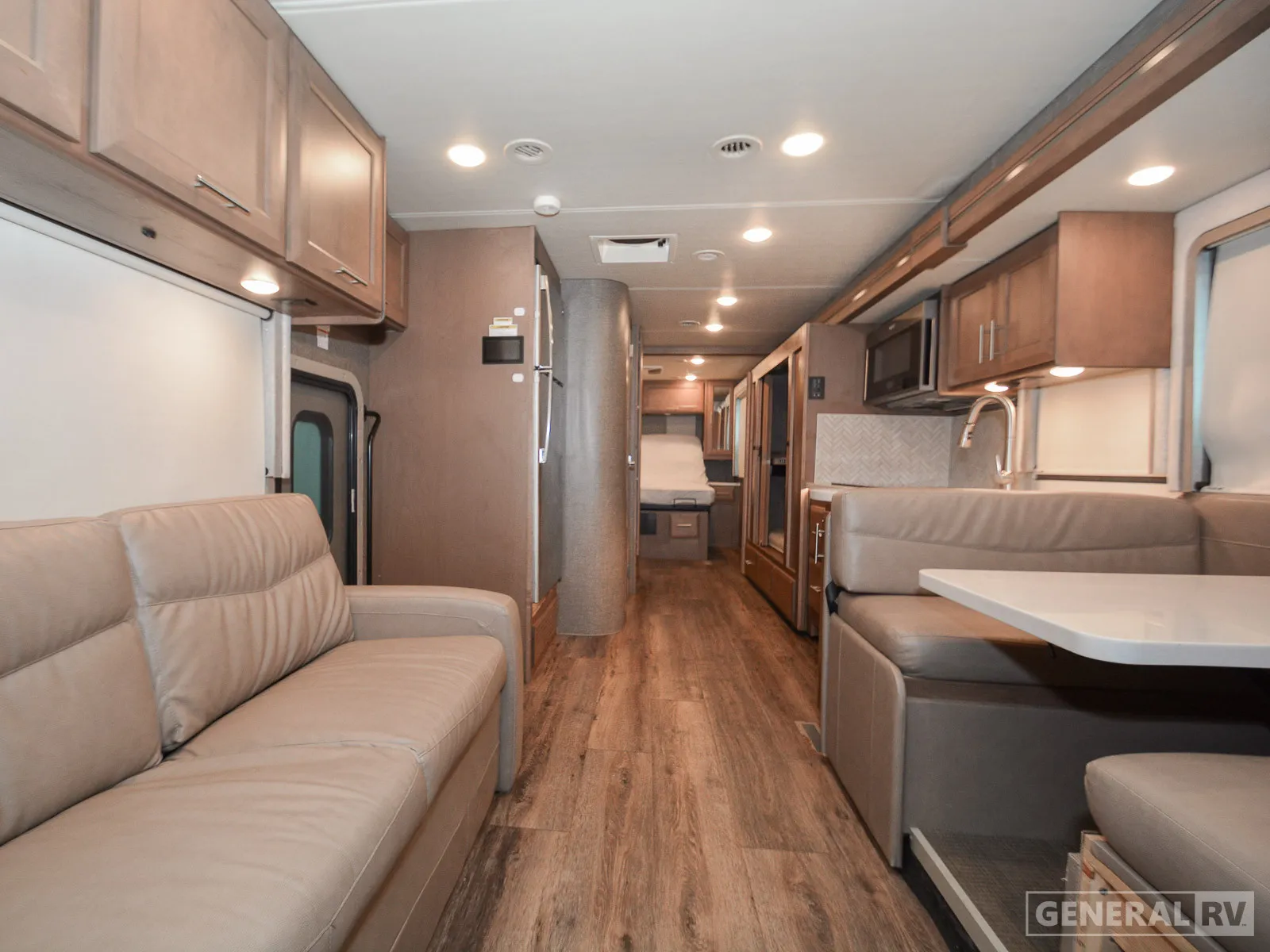 2022 Thor Motor Coach Palazzo 33.5 - Photo 3