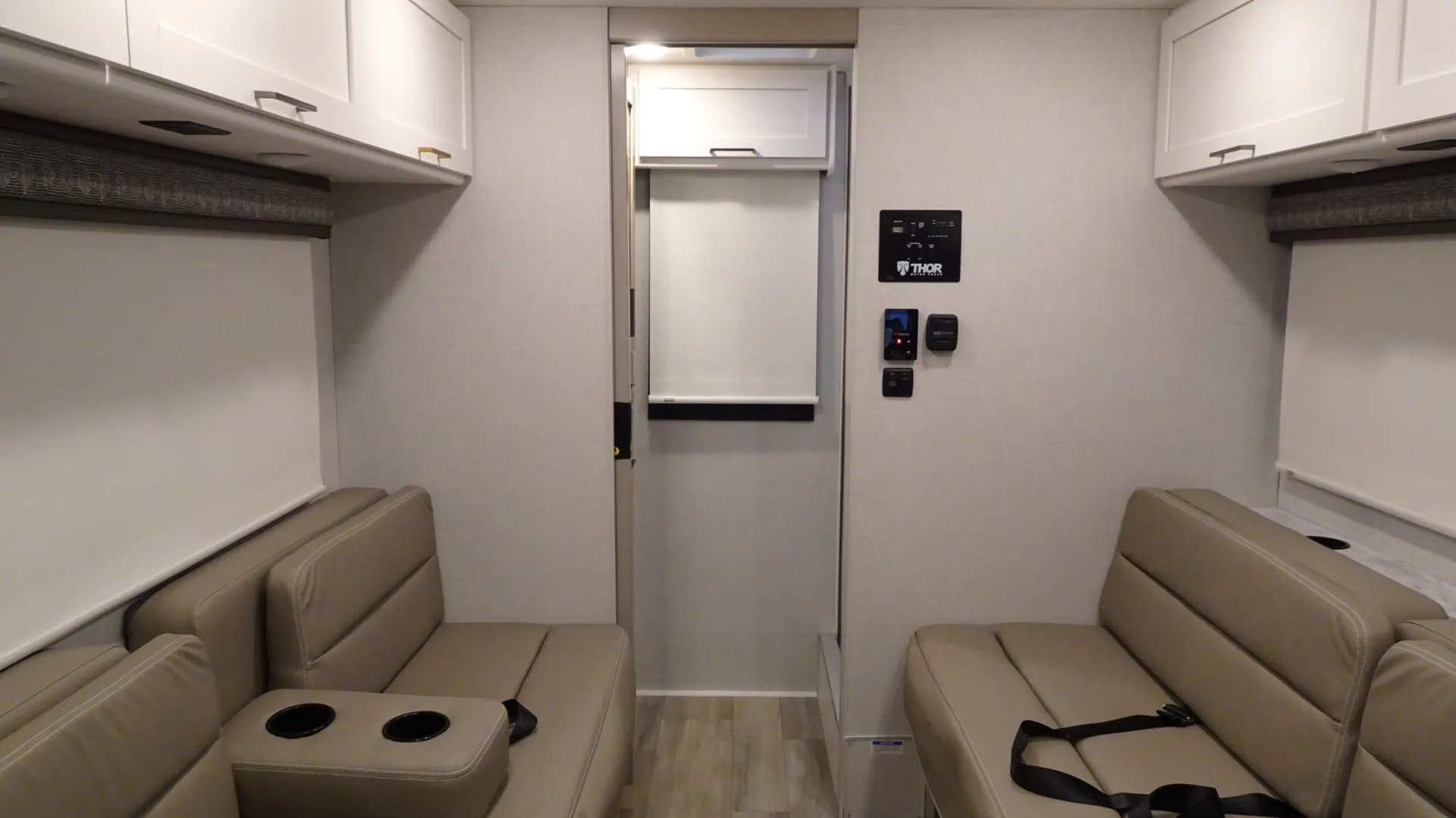 2026 Thor Motor Coach Pasadena SE SX19 Chevy - Photo 3