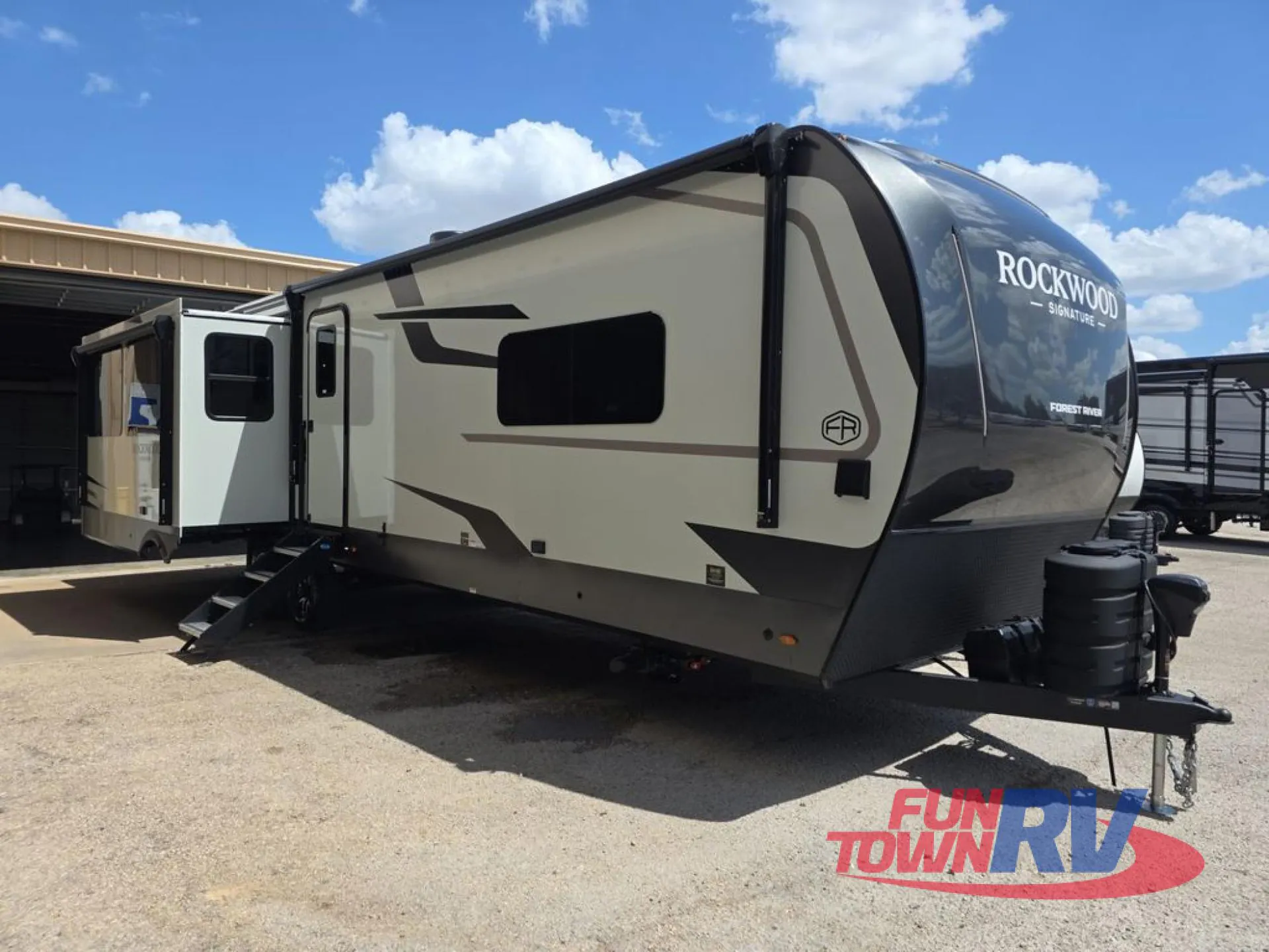 2027 Forest River Rockwood Signature 8393RK - Photo 2