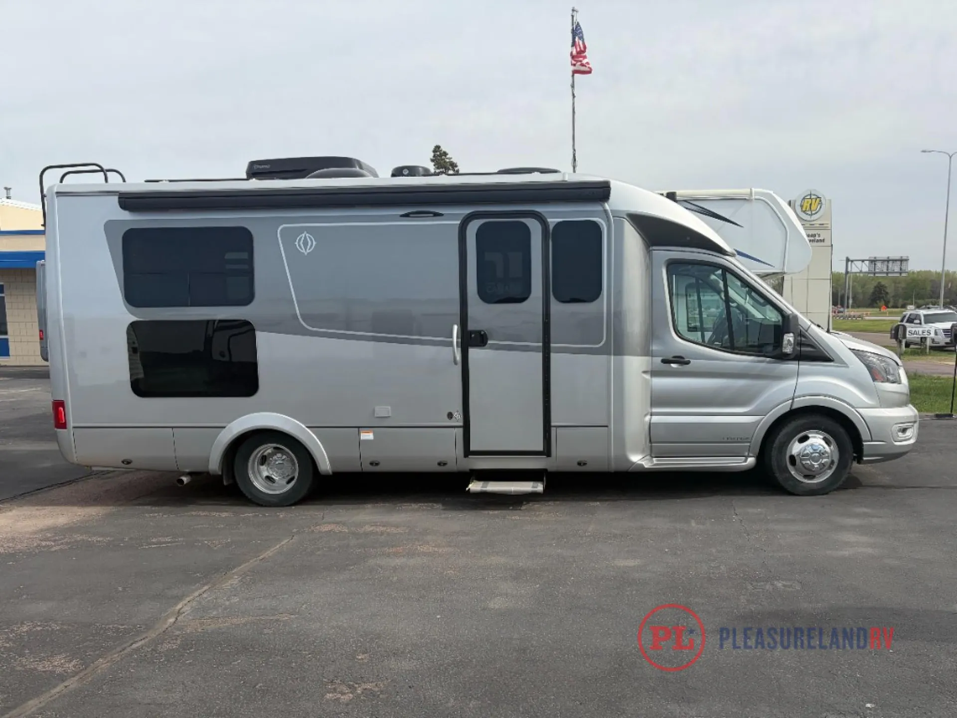 2025 Leisure Travel Wonder W24RL - Photo 2
