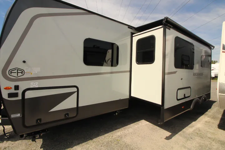 2027 Forest River Rockwood Ultra Lite 2706BH - Photo 4