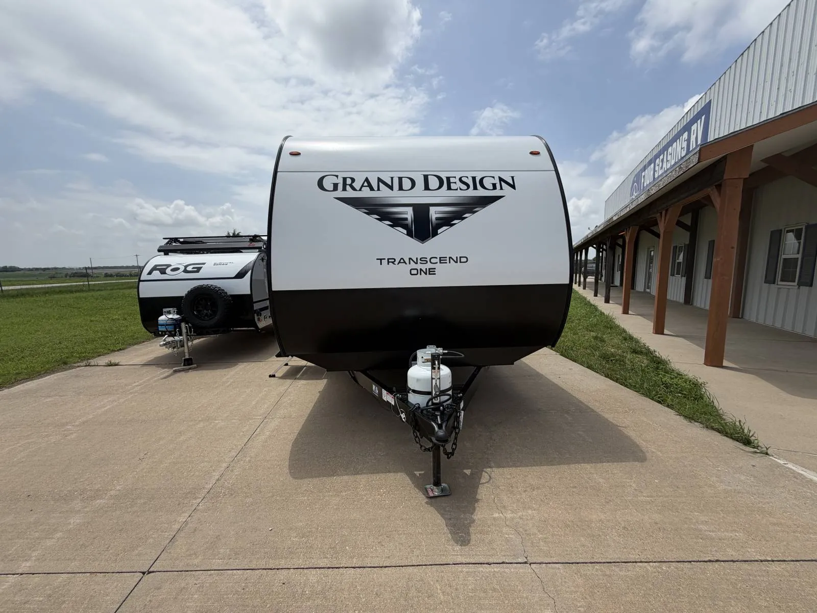 2026 Grand Design Transcend One 151RB - Photo 3