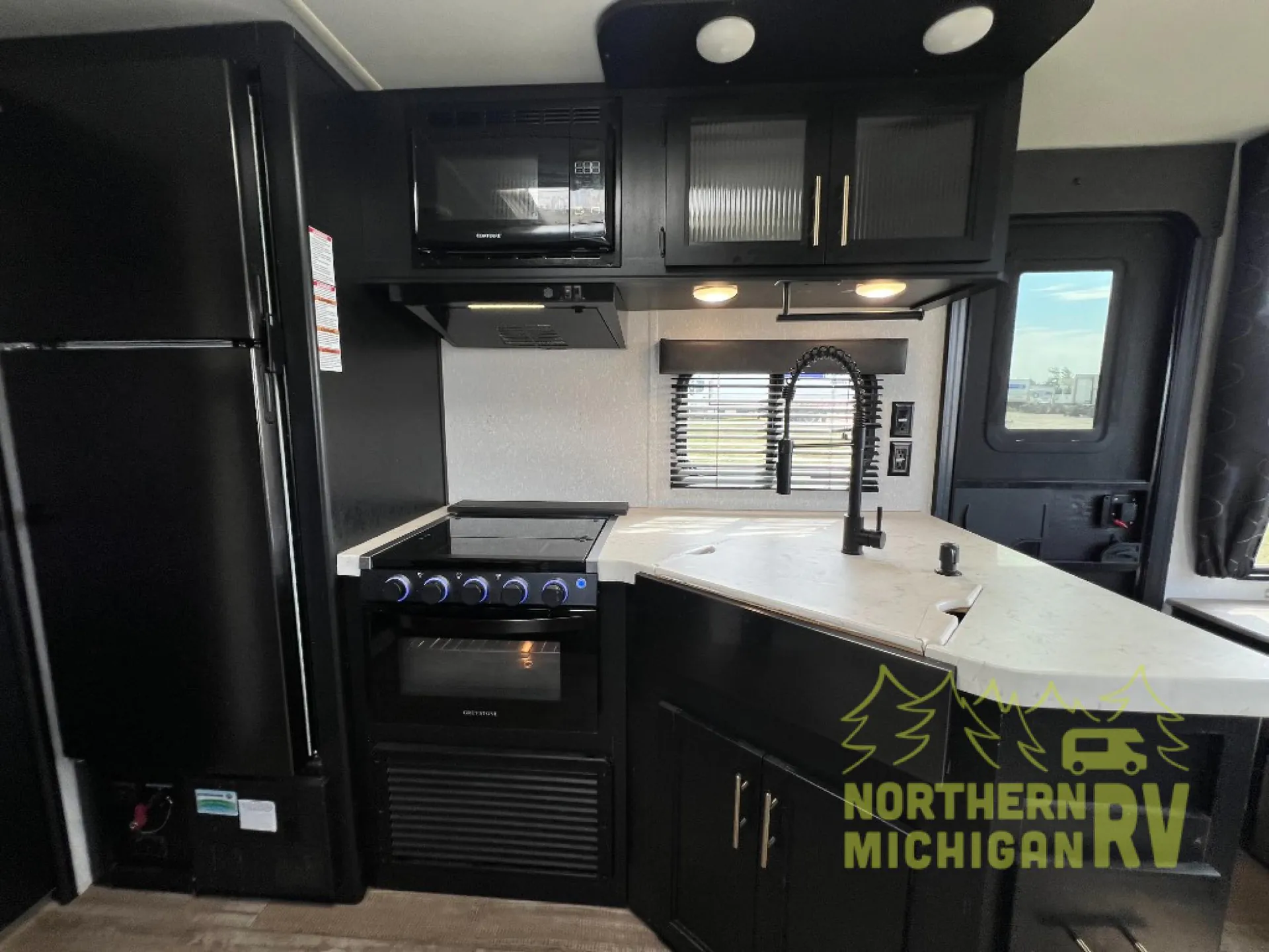 2021 Forest River Cherokee Grey Wolf 23MK — Photo 5