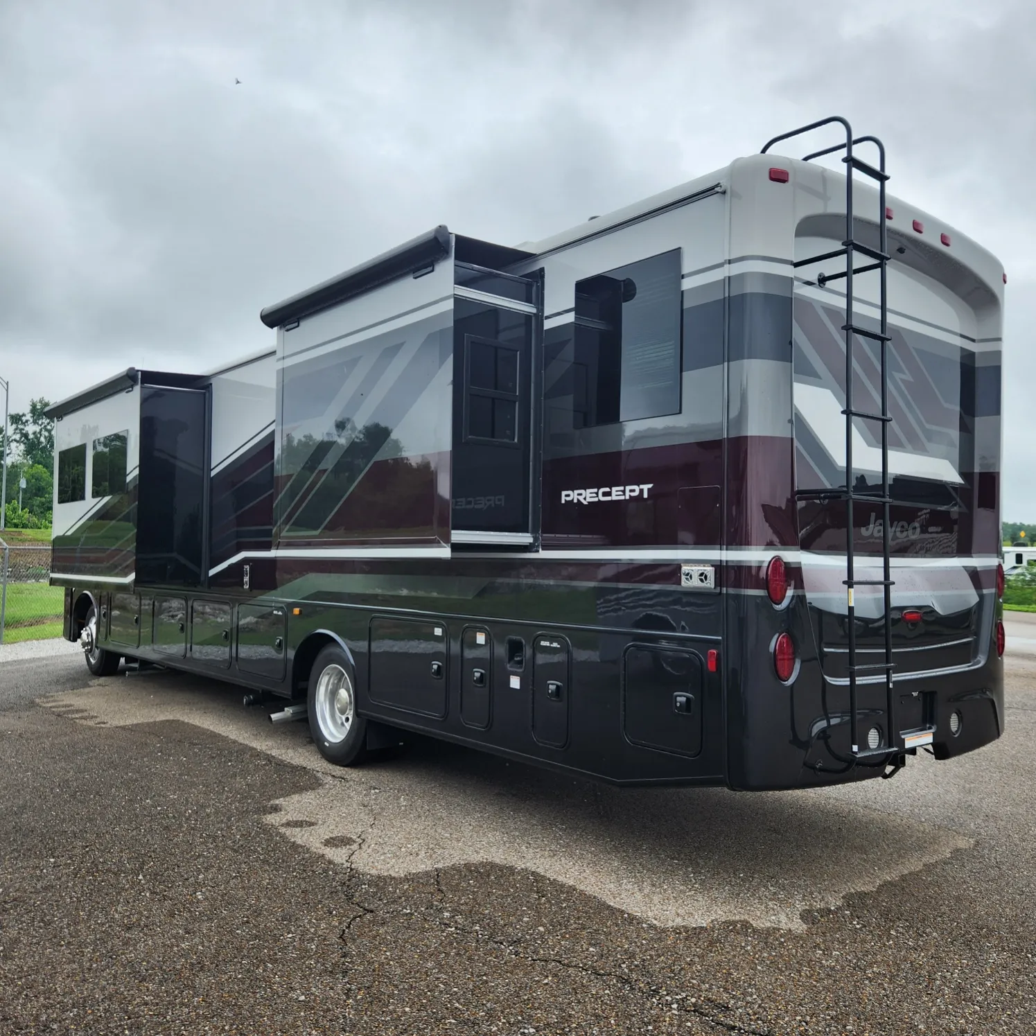 2027 Jayco Precept 36C - Photo 4