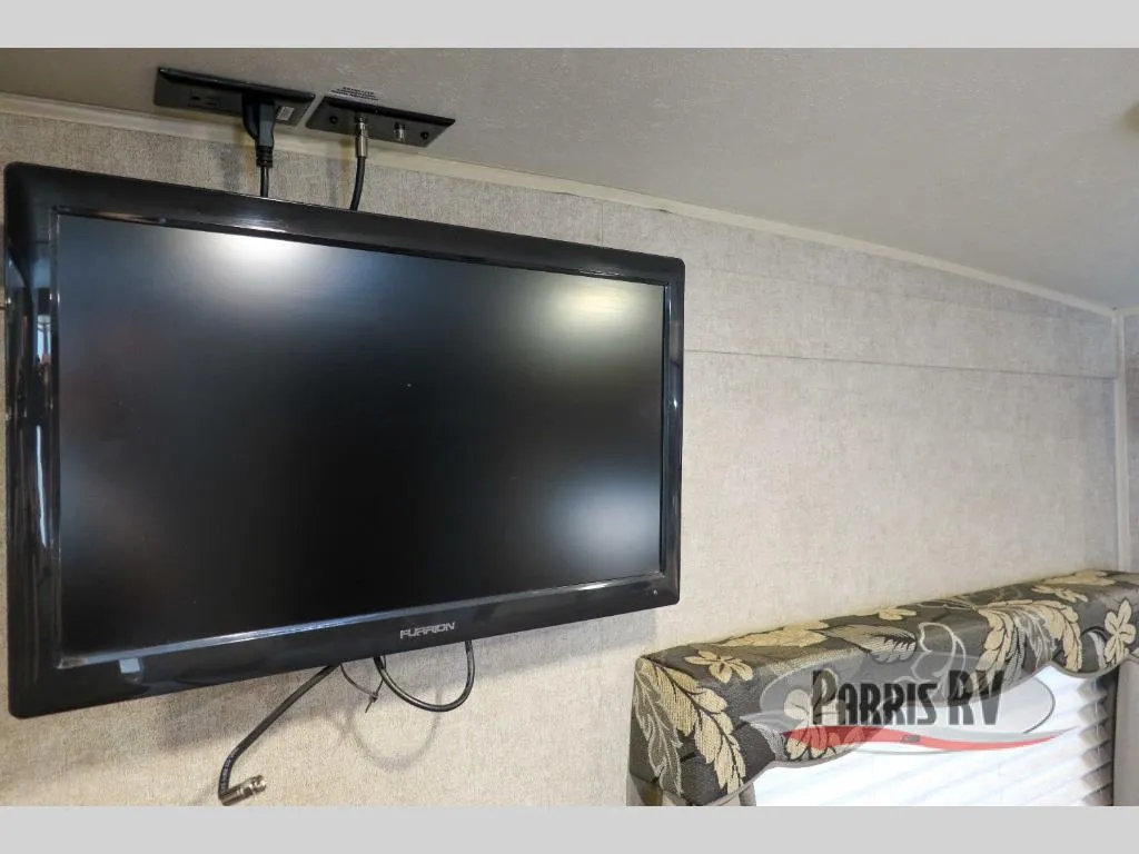 2015 Forest River RV Rockwood Ultra Lite 2618VS - Photo 3