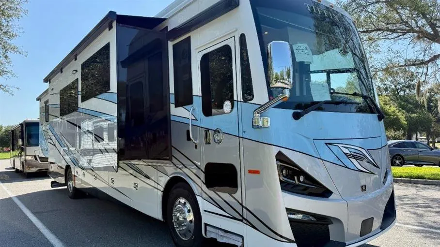 2027 Tiffin Phaeton 40 IH - Photo 2
