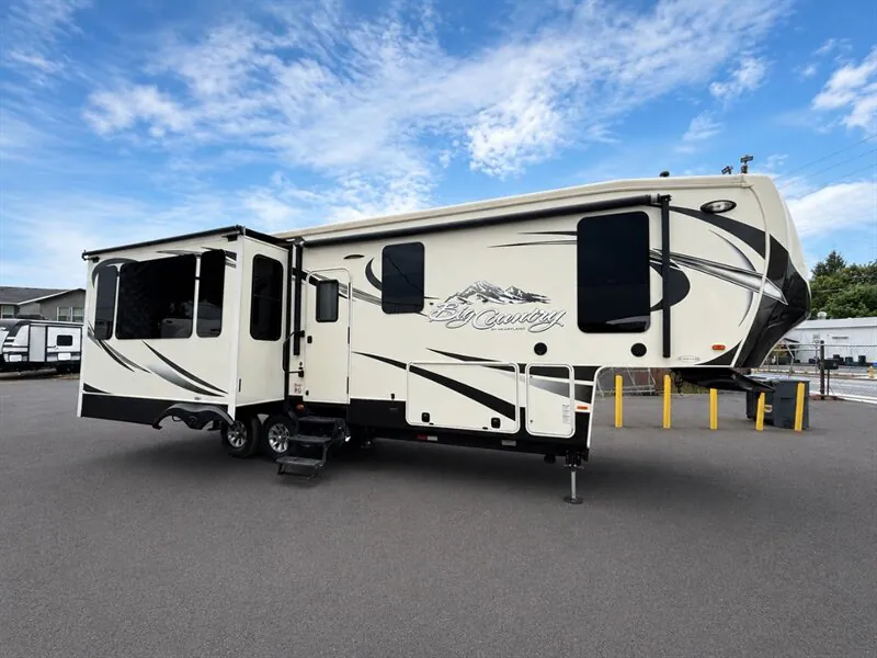 2015 Heartland Big Country 3070RE - Photo 3