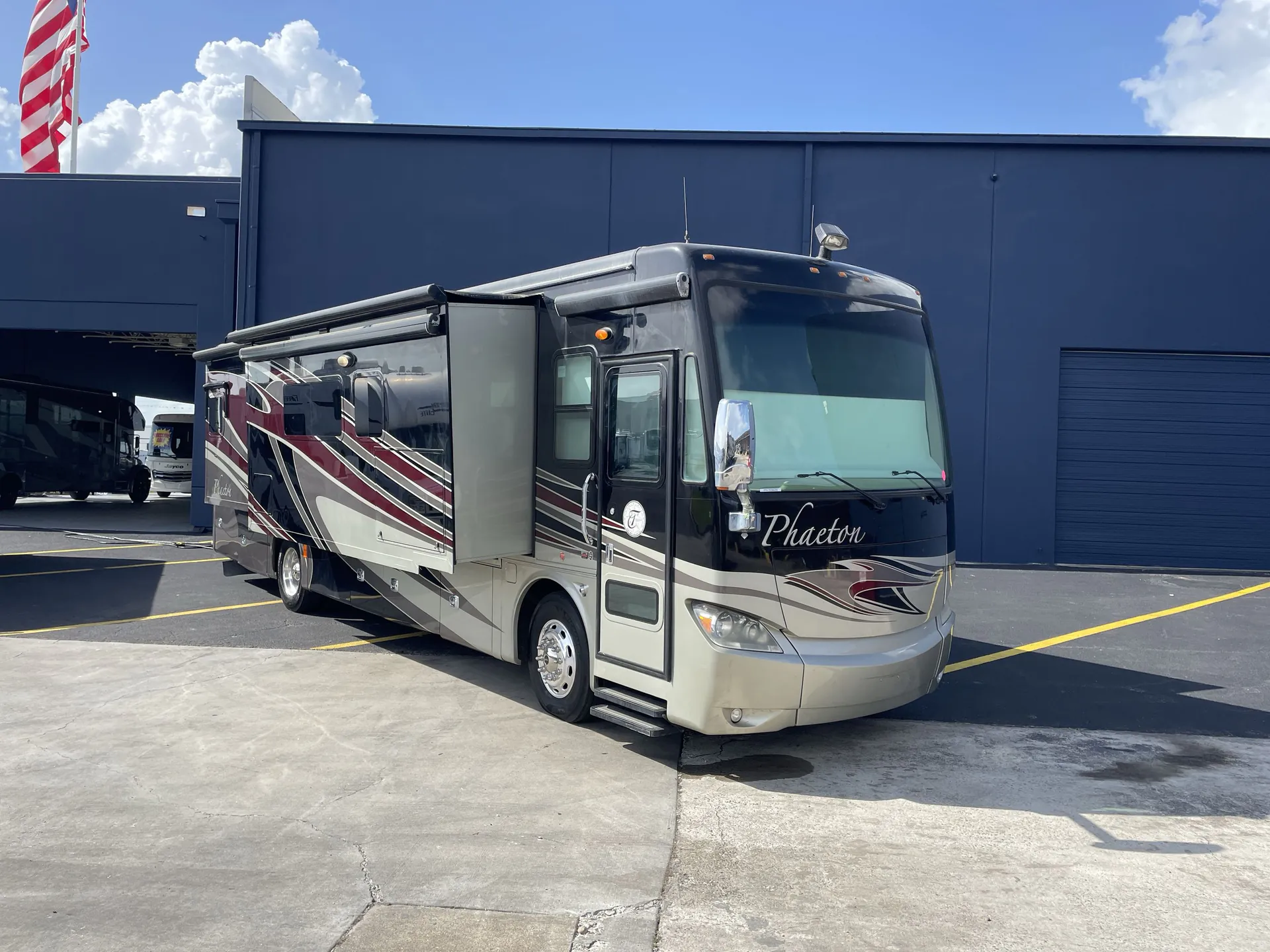 2014 Tiffin Phaeton 36 GH - Photo 2