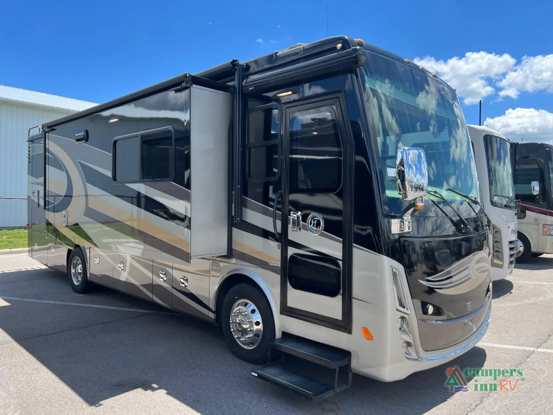 2017 Tiffin Allegro Breeze 31 BR - Photo 2