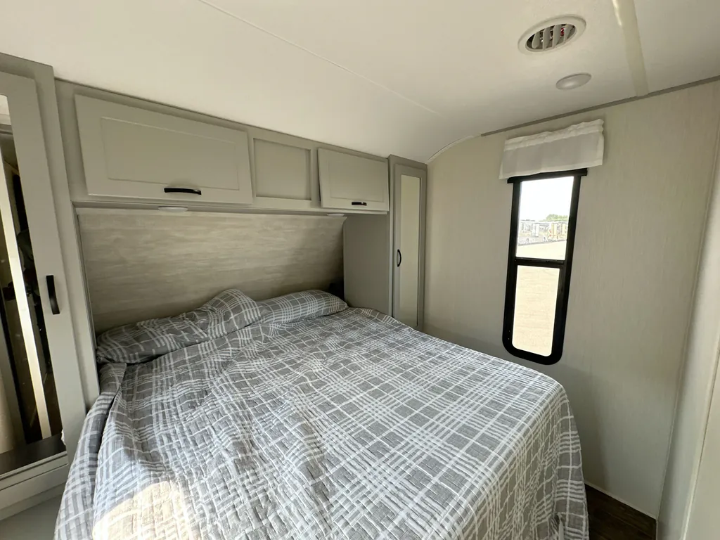 2023 Forest River Vibe 32BH, Photos photo 17