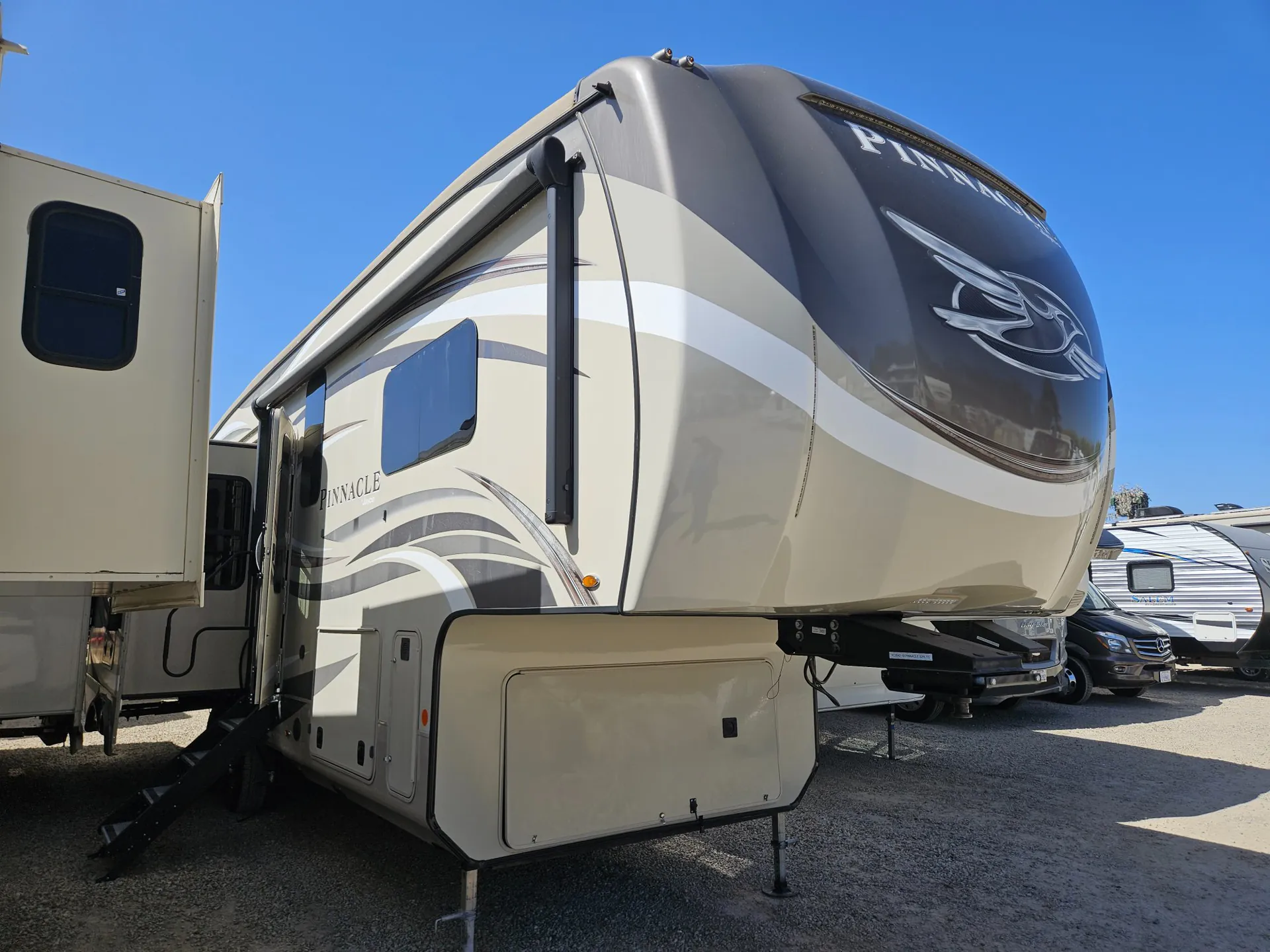 2019 Jayco Pinnacle 32RLTS - Photo 2