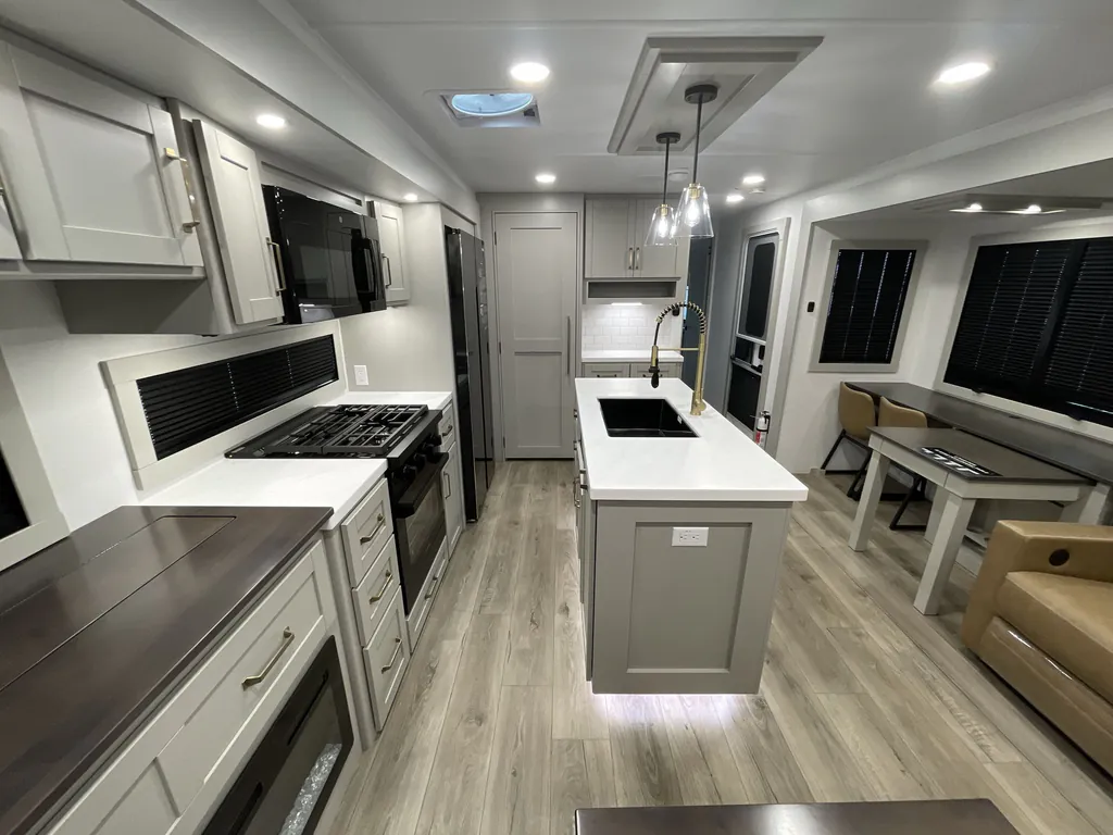 2026 Brinkley Model Z AIR 310, Photos photo 15