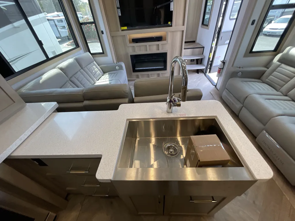 2026 Keystone Raptor 433, Photos photo 11