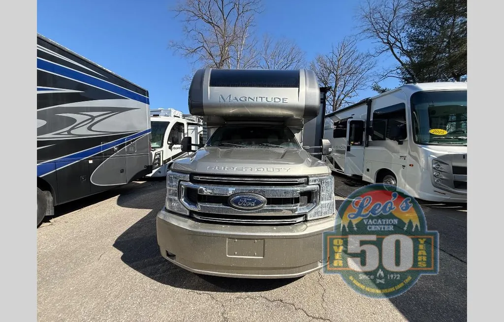 2022 Thor Motor Coach Magnitude RS36, Photos photo 2