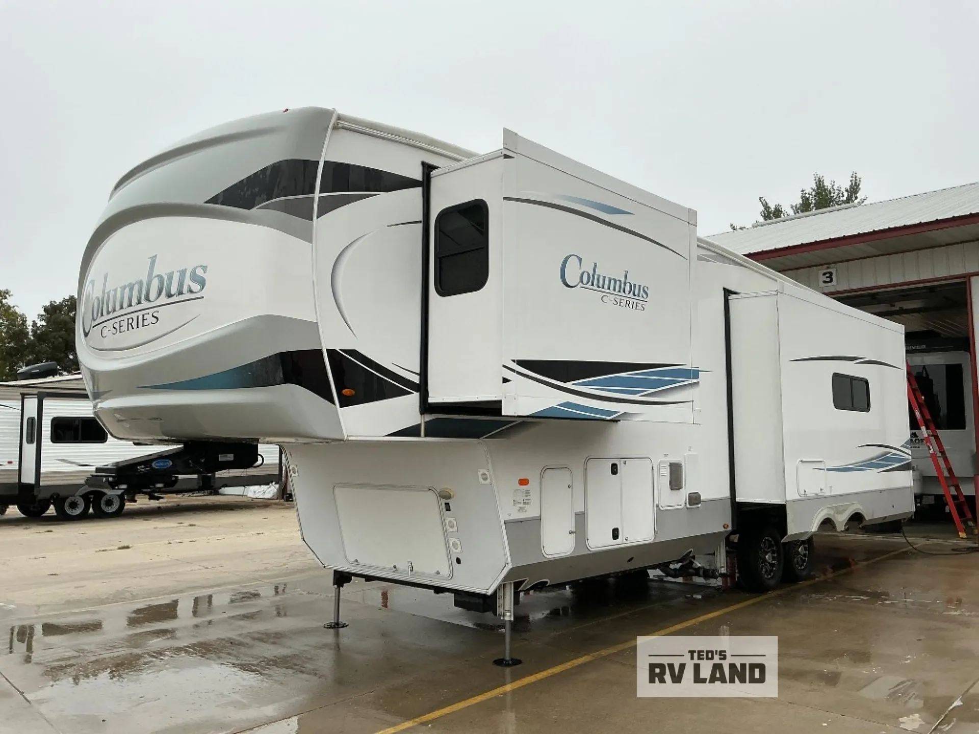 2022 Palomino Columbus 299RL - Photo 3
