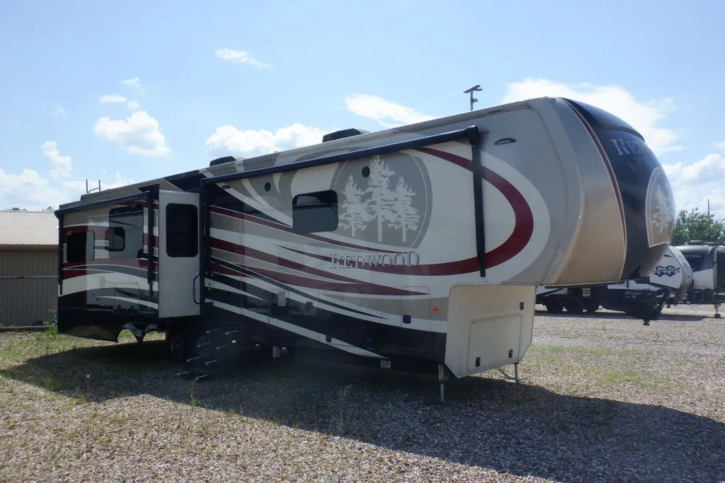 2017 CrossRoads Redwood 39MB - Photo 2