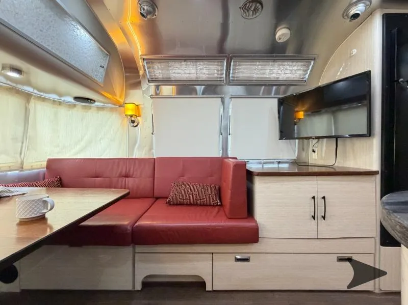 2016 Airstream International Serenity 27FB - Photo 3