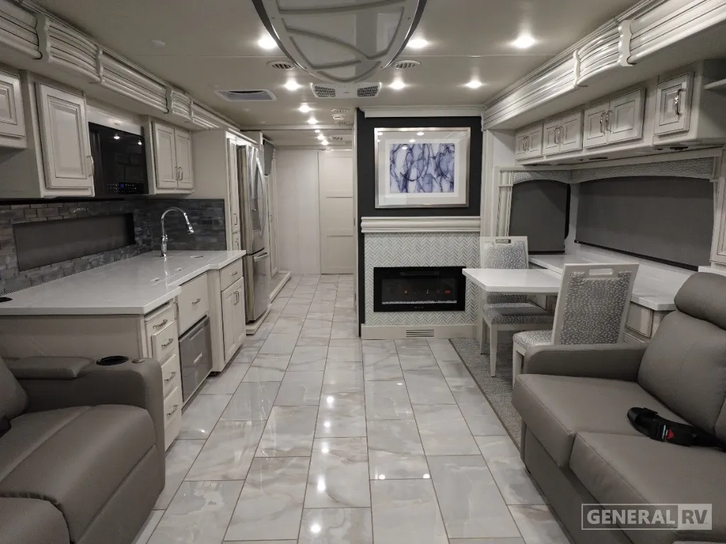 2026 Fleetwood Discovery 38W - Photo 3