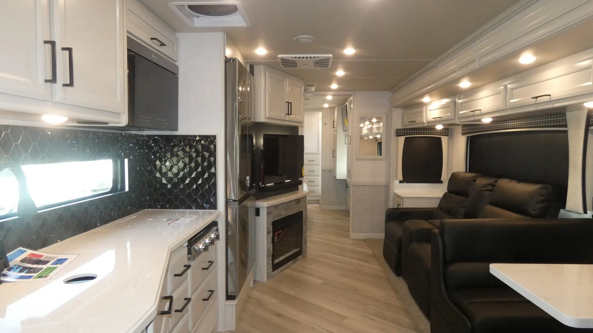 2026 Holiday Rambler Vacationer 35K - Photo 3