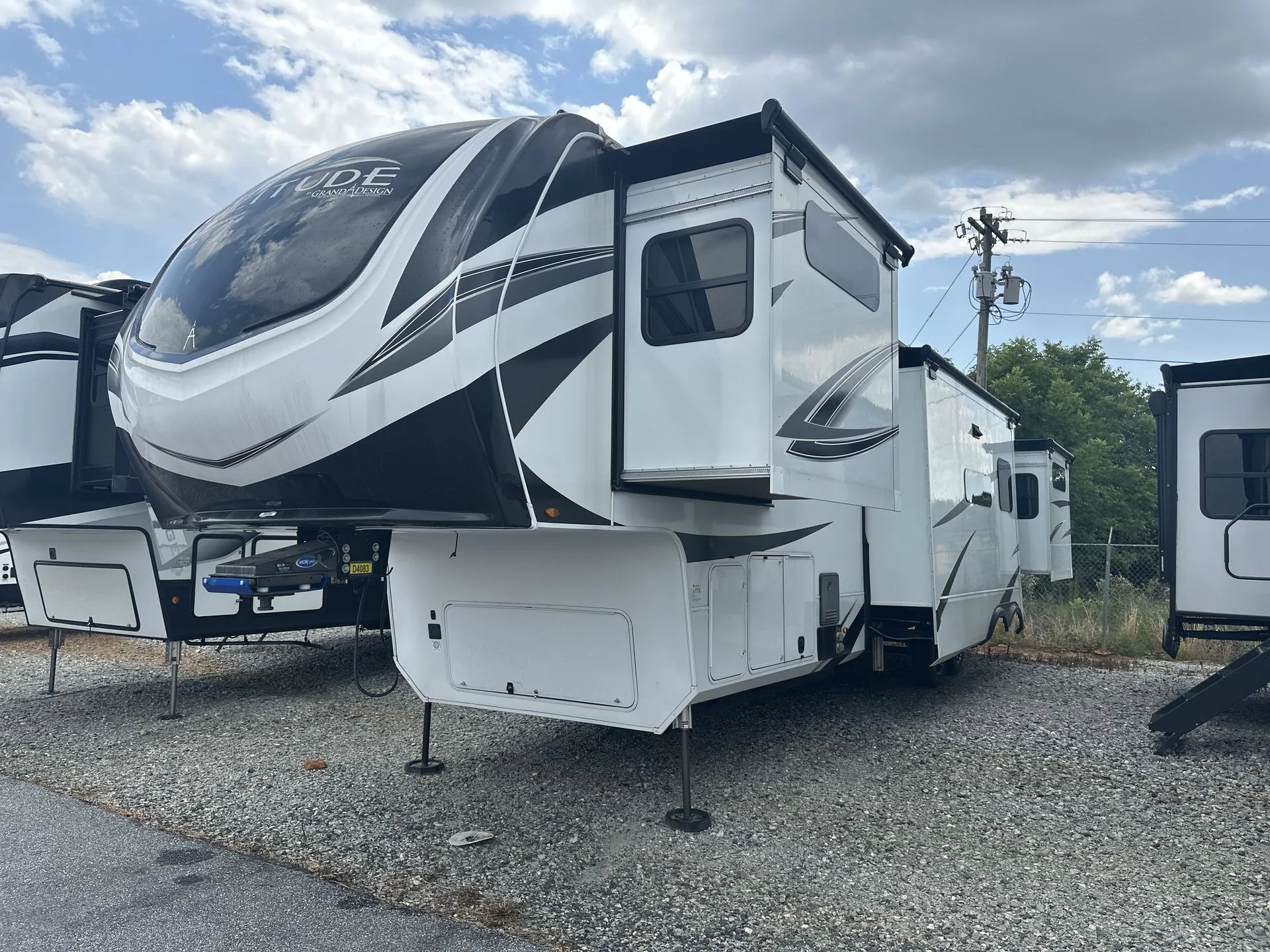 2023 Grand Design Solitude 391DL - Photo 4